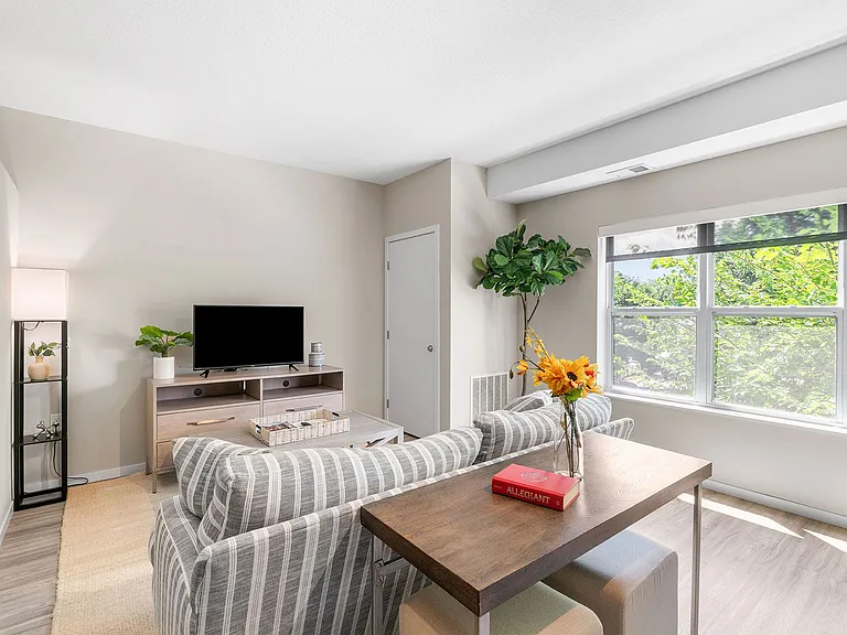The Chamberlain Apartments — Photo 16