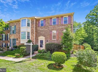 7081 Leewood Forest Dr, Springfield, VA 22151