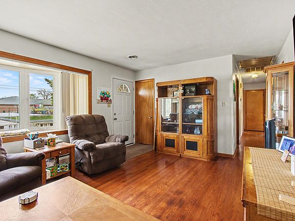 4th image of 3018 Lincoln St