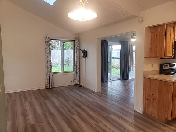 5th image of 3709 NE 126th Ave