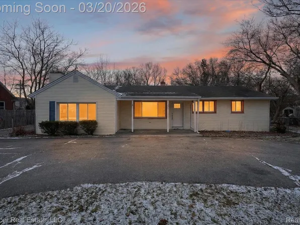 1336 E Long Lake Rd, Troy, MI 48085