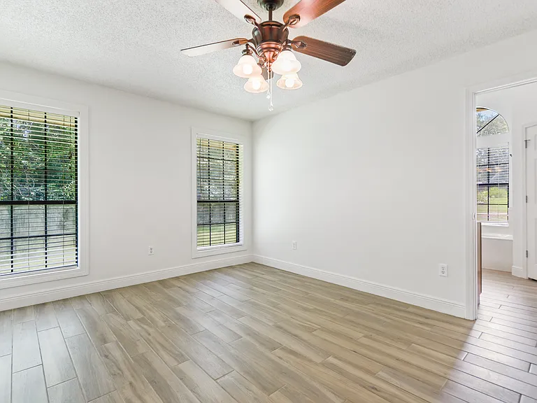 111 Winchester Dr — Photo 10