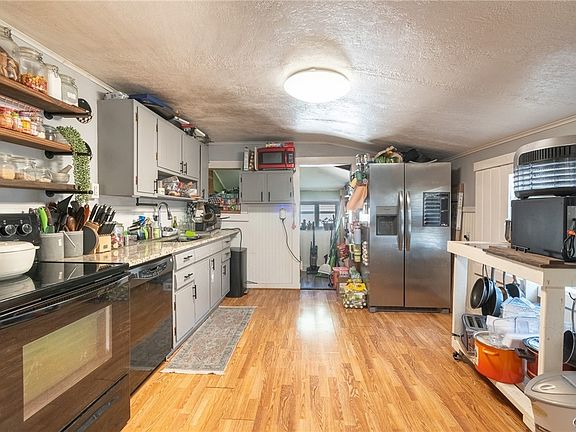 4th image of 849 Parham St