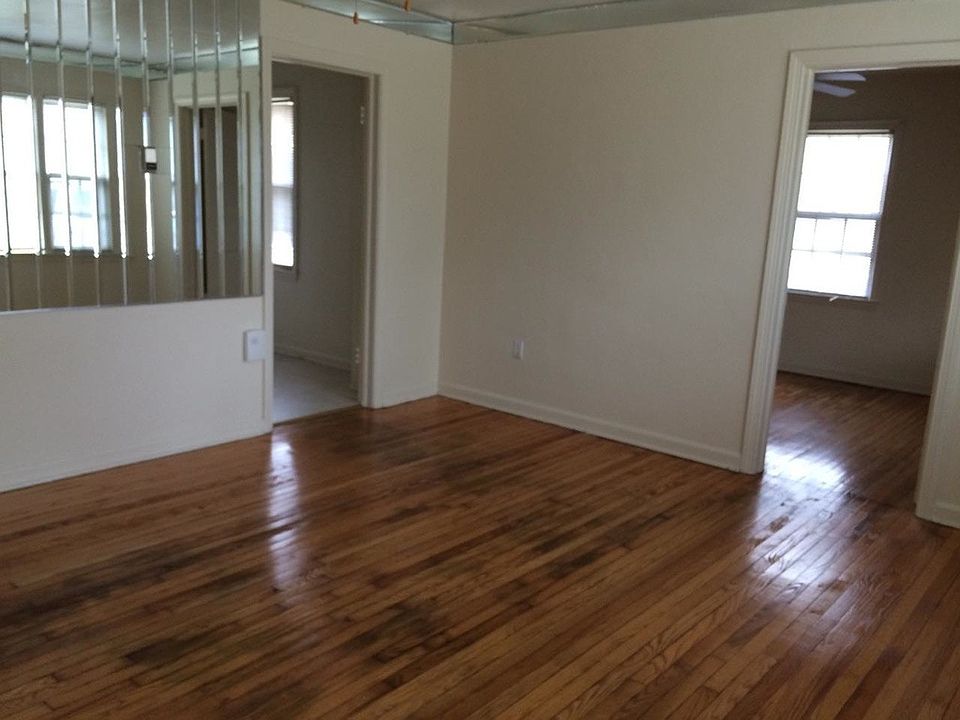 2nd image of 1529 Abbott St NW