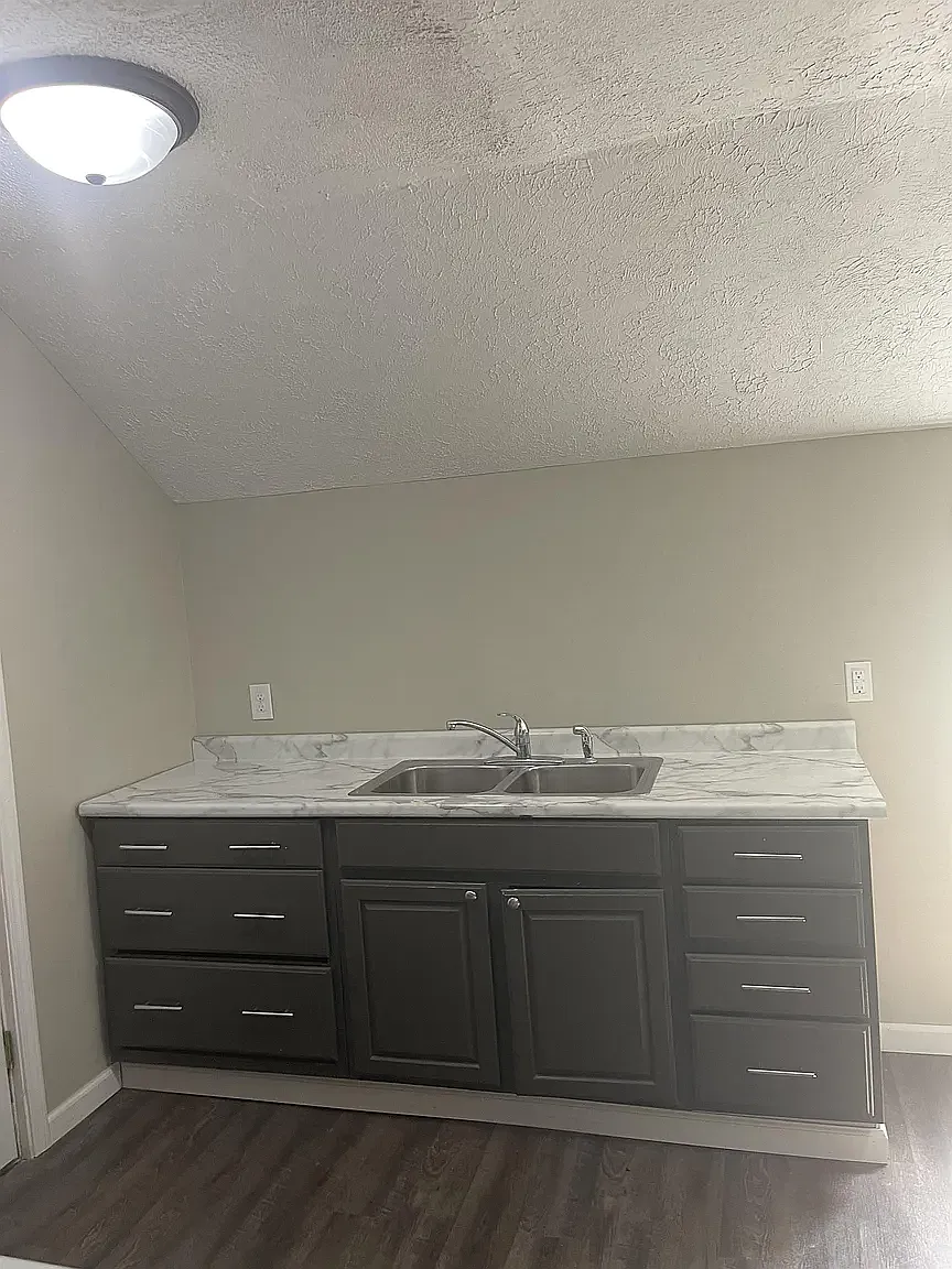2 bed, 850 sqft, $1,150 — Photo 2