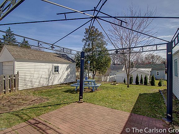 5th image of 1052 Edna St SE