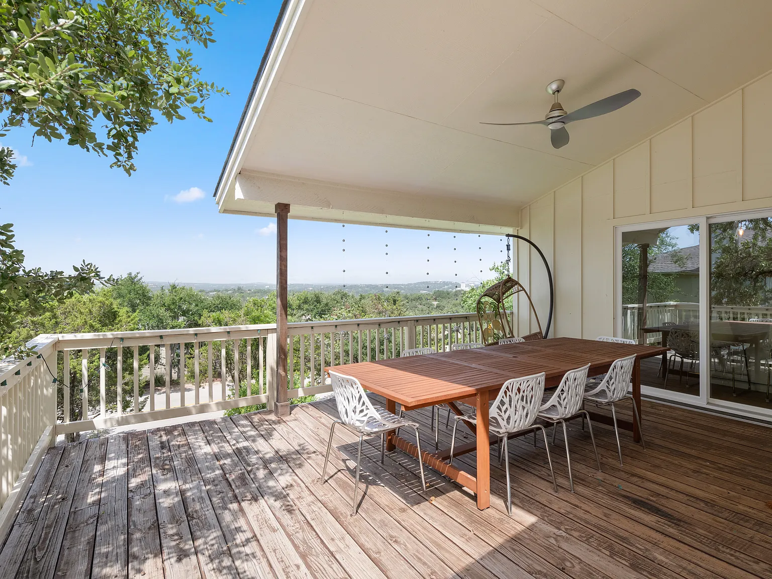 4 bed, 2090 sqft, $7,200 — Photo 2