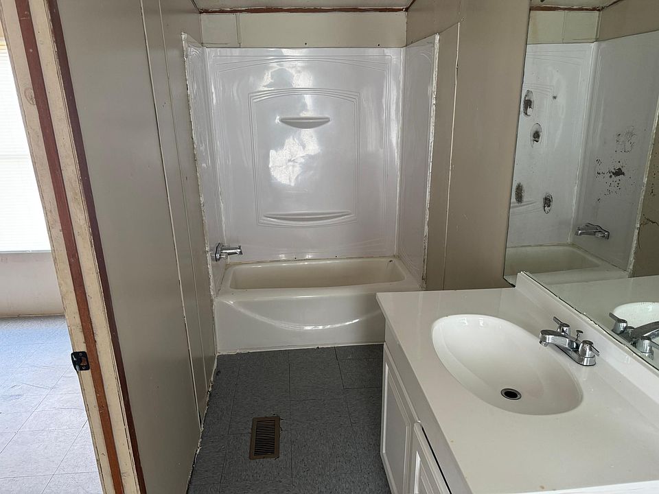 2nd image of 1109 Lori Ln #3