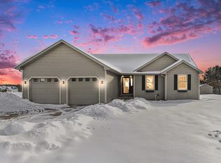 29413 Saddlebred Ln, Dowagiac, MI 49047