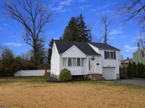 18 Mandeville Ave, Pequannock, NJ 07440