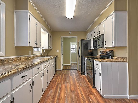 2nd image of 110 Ridgeview Dr