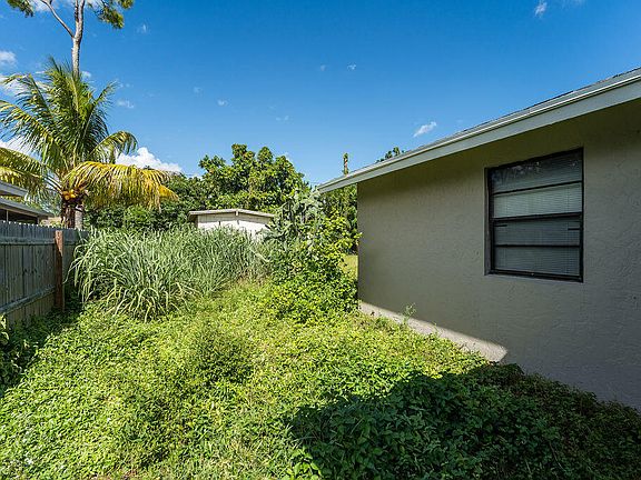 3rd image of 5793 Kumquat Road