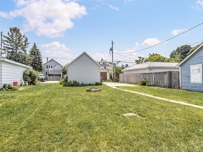 1029 Logan Ave #UPPER — Photo 2