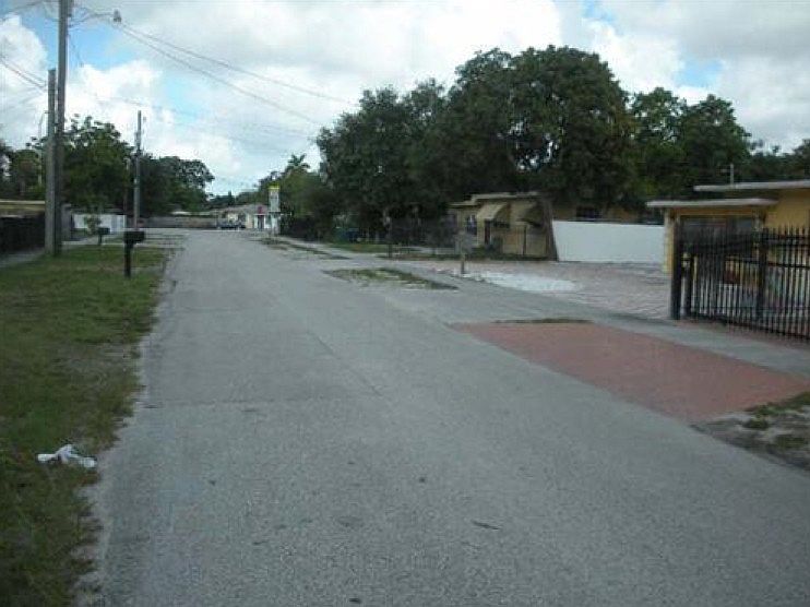 2nd image of 2130 NW 105th St