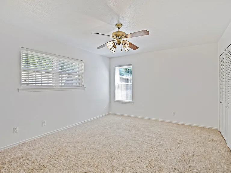 527 Twilight Trl — Photo 18