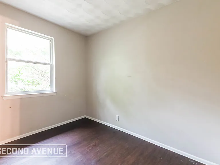 802 Memorial Dr — Photo 19