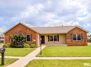 304 Sycamore Trl, Chillicothe, IL 61523