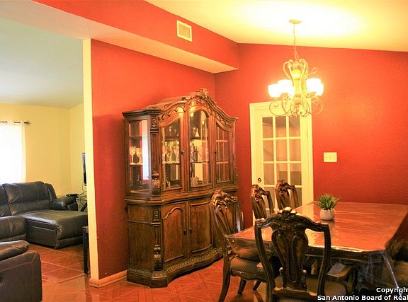 5th image of 322 Sharon Dr