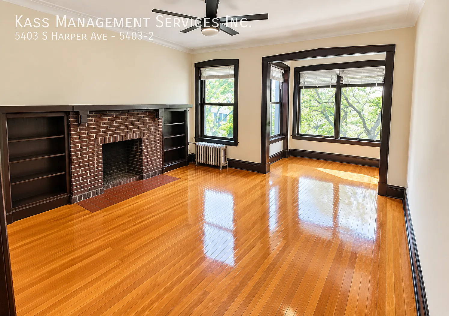 Spacious 3 Bed in Hyde Park, Steps to University of Chicago! — Photo 1