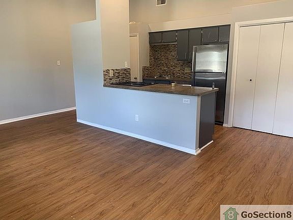 4th image of 7002 Oak Meadow Cir APT B