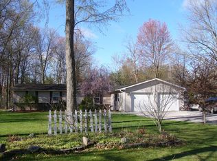 2300 E Redwood Dr, Midland, MI 48640