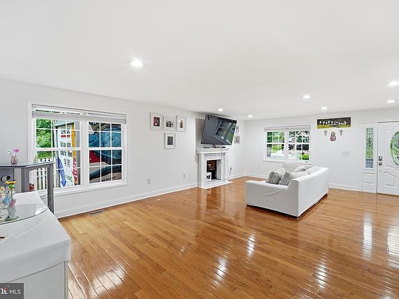 5th image of 6219 Crestwood Dr