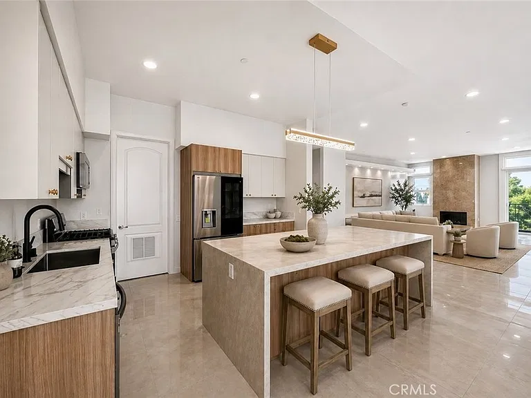 401 N Serrano #Penthouse 3 — Photo 2