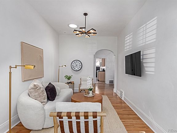 3rd image of 1031 S Vine Street