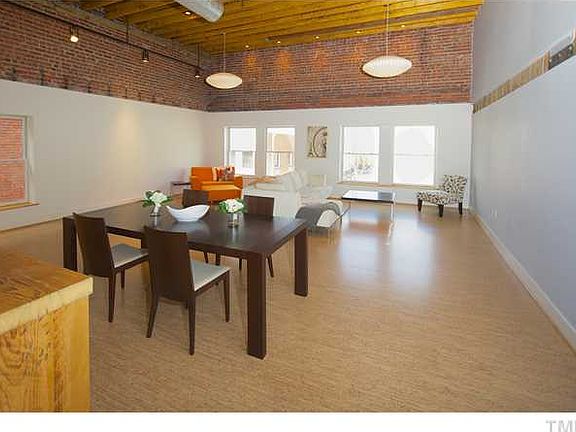 5th image of 320 E Chapel Hill St