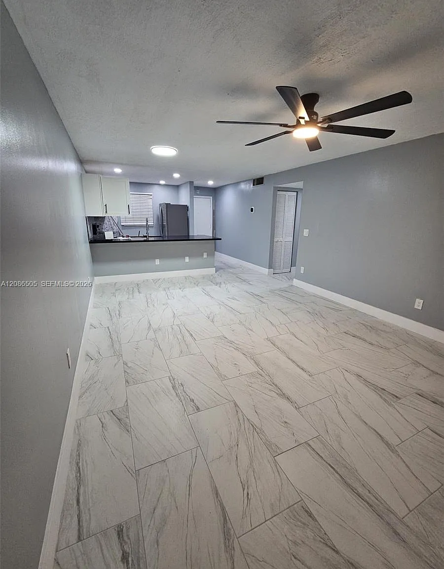 Brookfield Square Condo — Photo 3