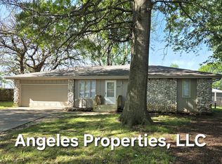 2927 S Kings Ct, Springfield, MO 65807