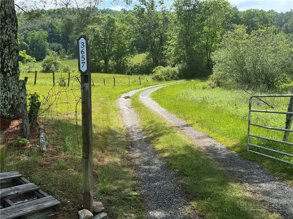 3657 Darnell Woodie Rd, Laurel Springs, NC 28644
