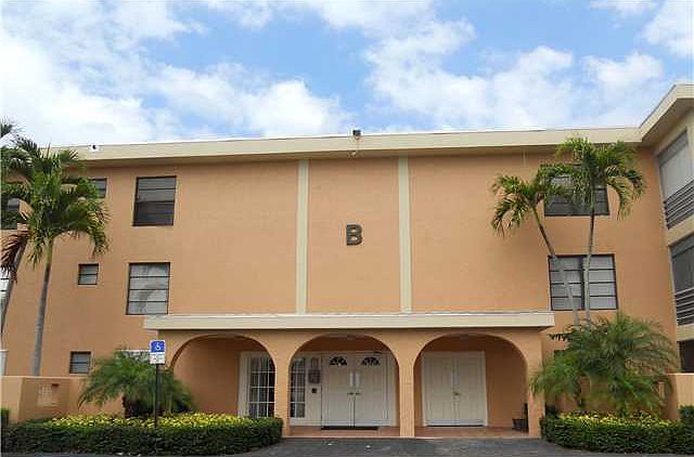 1st image of 300 N Highway A1a #209b