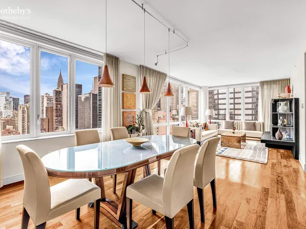250 East 53rd Street 3101 image 2 of 18