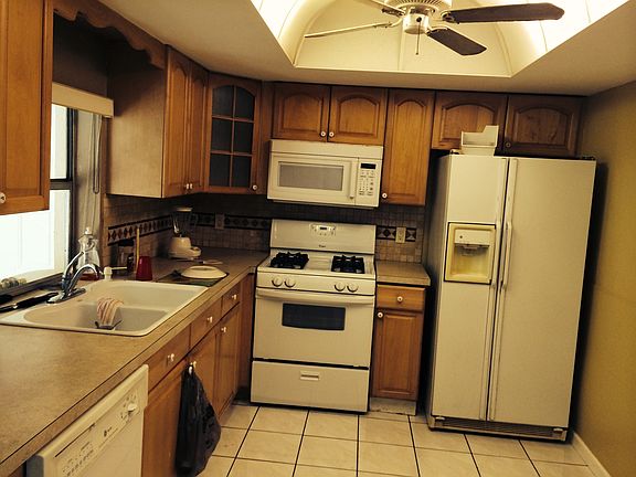 3rd image of 8420 NW 27th Pl