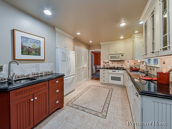 5th image of 1120 Essex Ct