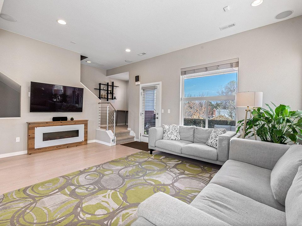 Spacious living room