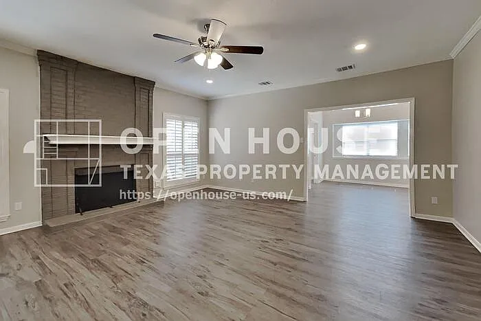 4 bed, 2.5 bath, 2631 sqft, $2,495 — Photo 3