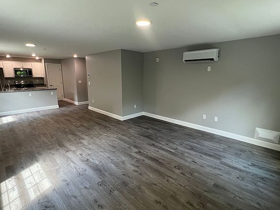 4th image of 20 Fownes Mill Ct #101