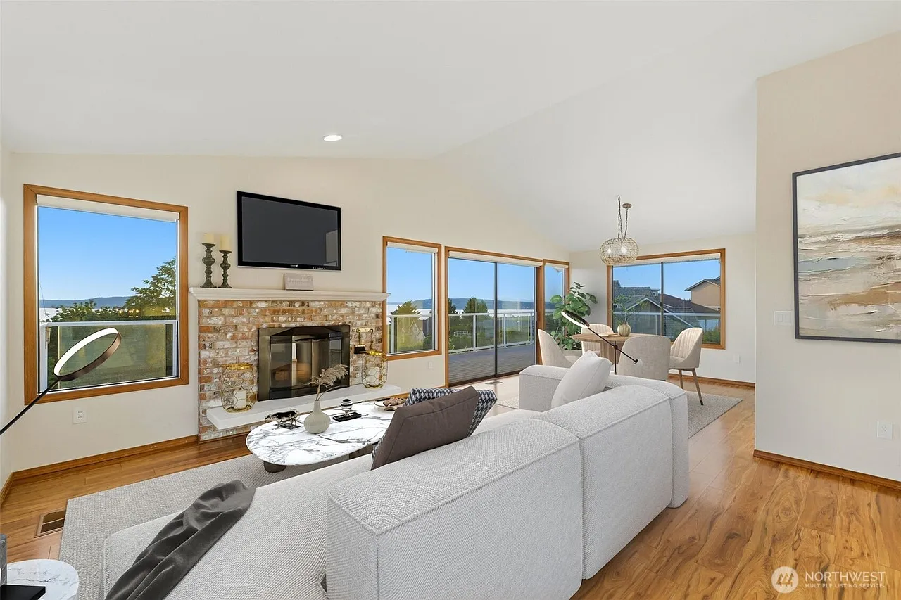 2 bed, 1300 sqft, $2,195 — Photo 4