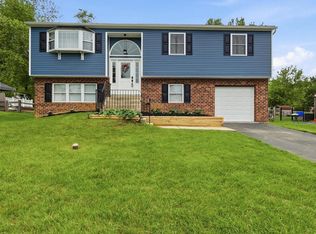 26 Giles Ln, Aston, PA 19014
