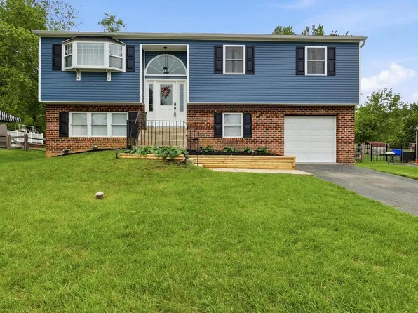 26 Giles Ln, Aston, PA 19014