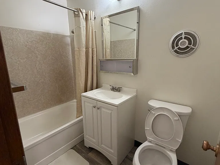 4122 11th Ave NE #302 — Photo 5