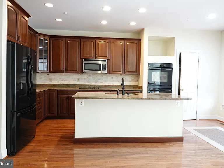 1112 Pleasant Dr — Photo 7