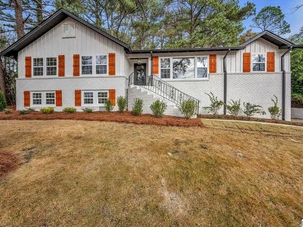 2116 Vestridge Dr, Vestavia Hills, AL 35216