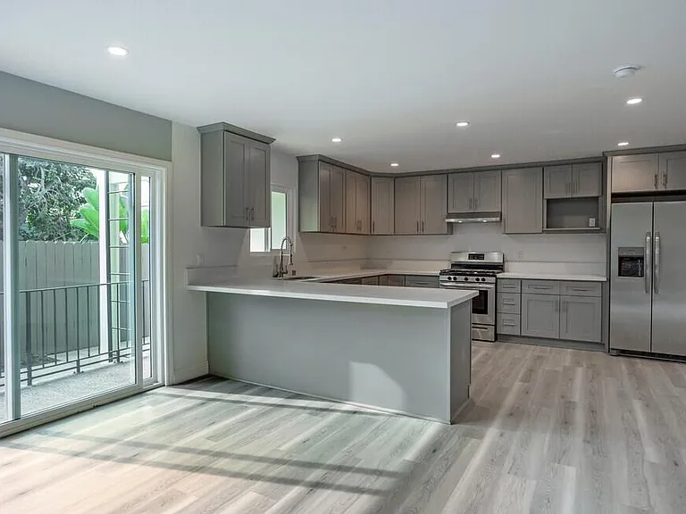 219 Loma Ave #6 — Photo 12