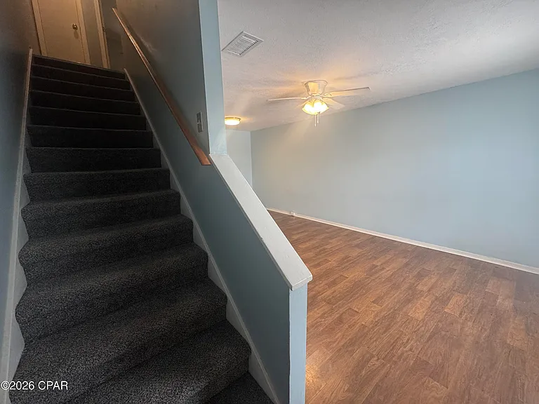 314 E 1st Ct — Photo 3