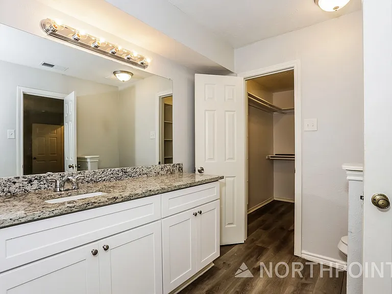 422 Ash Ln — Photo 9