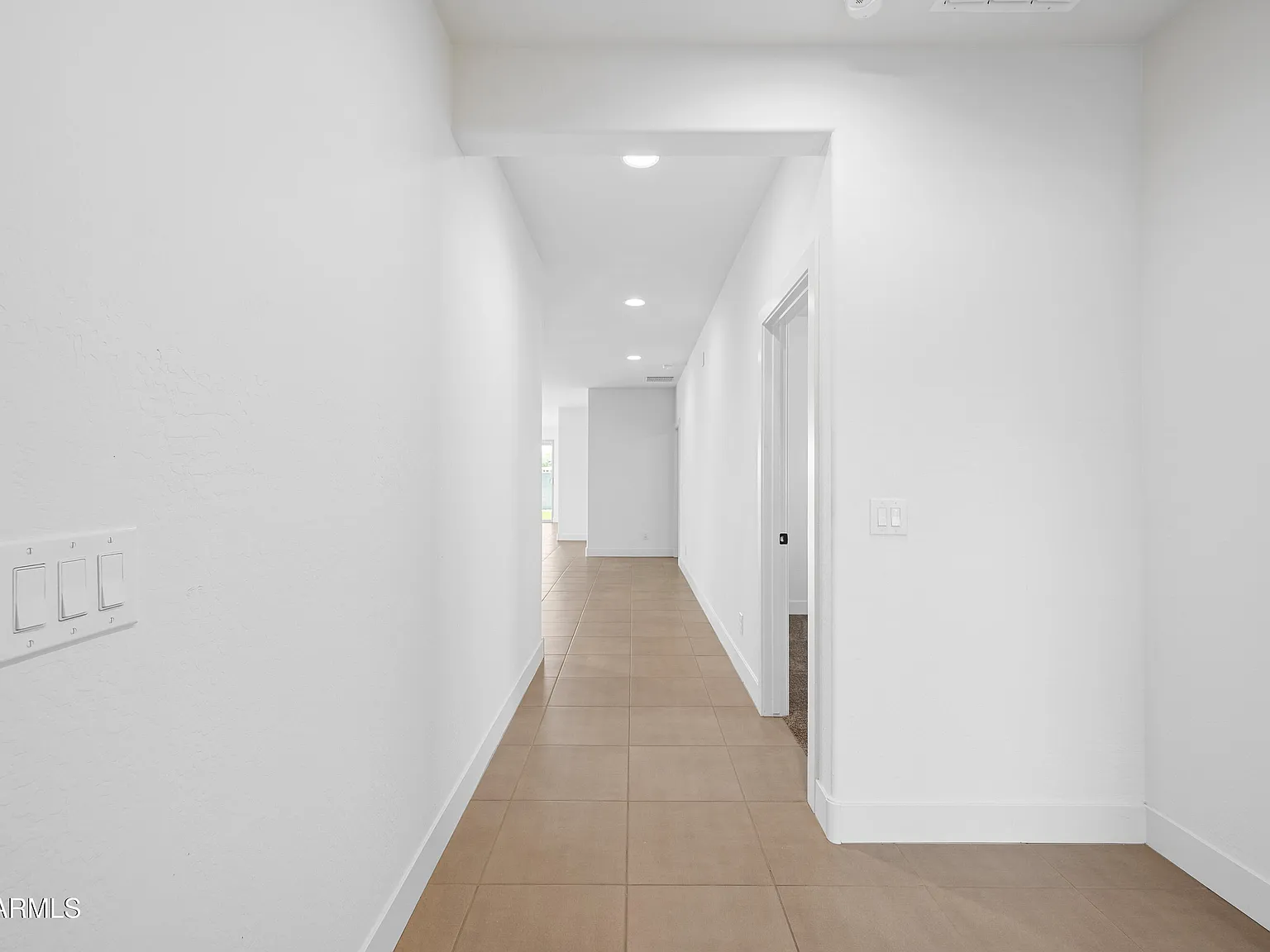 4 bed, 2.0 bath, 1921 sqft, $2,200 — Photo 2