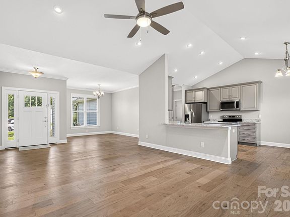 5th image of 122 Cheraw Ln